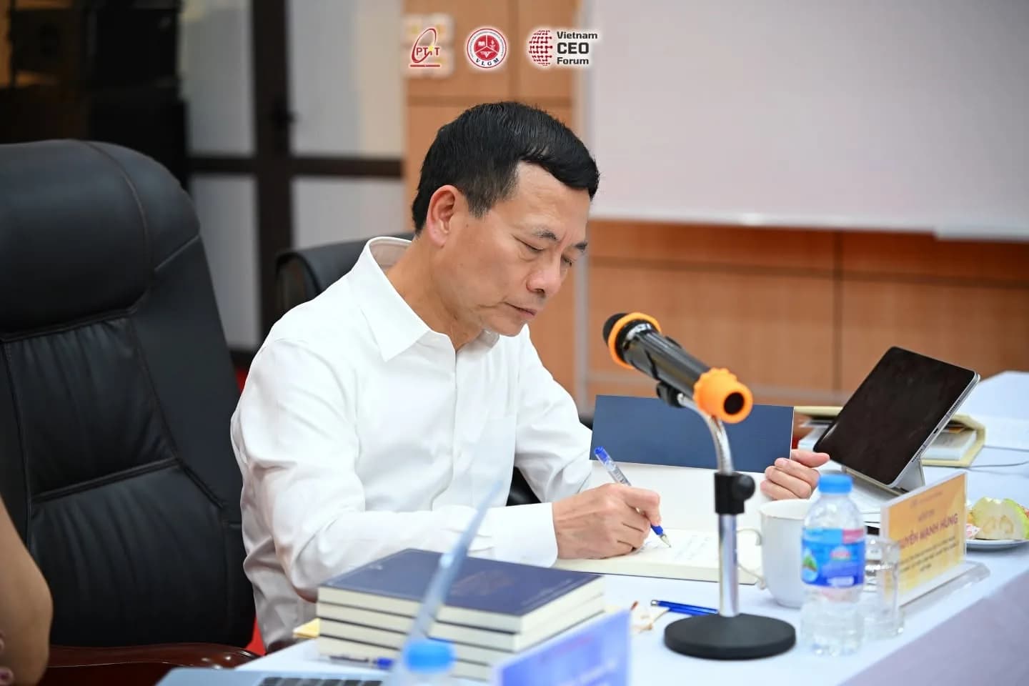 HỌC TÂY Ở TẦNG NGUYÊN LÝ: Không bê mô hình, hãy bóc lấy cái lõi