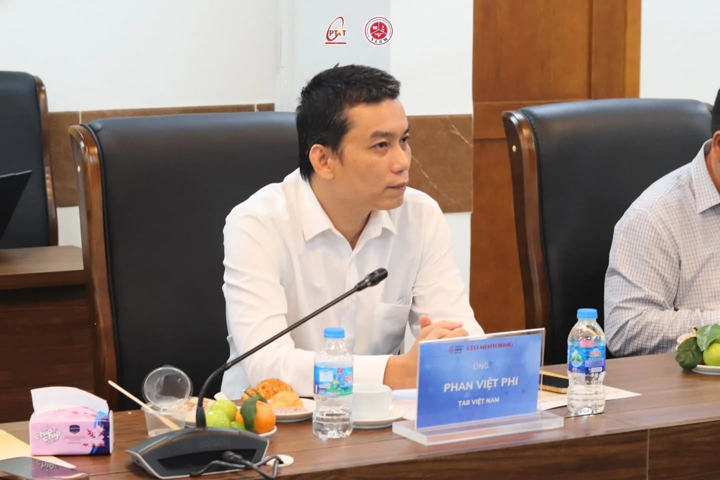 TÂY 10, TA 10: Không pha trộn, phải tích hợp tinh hoa