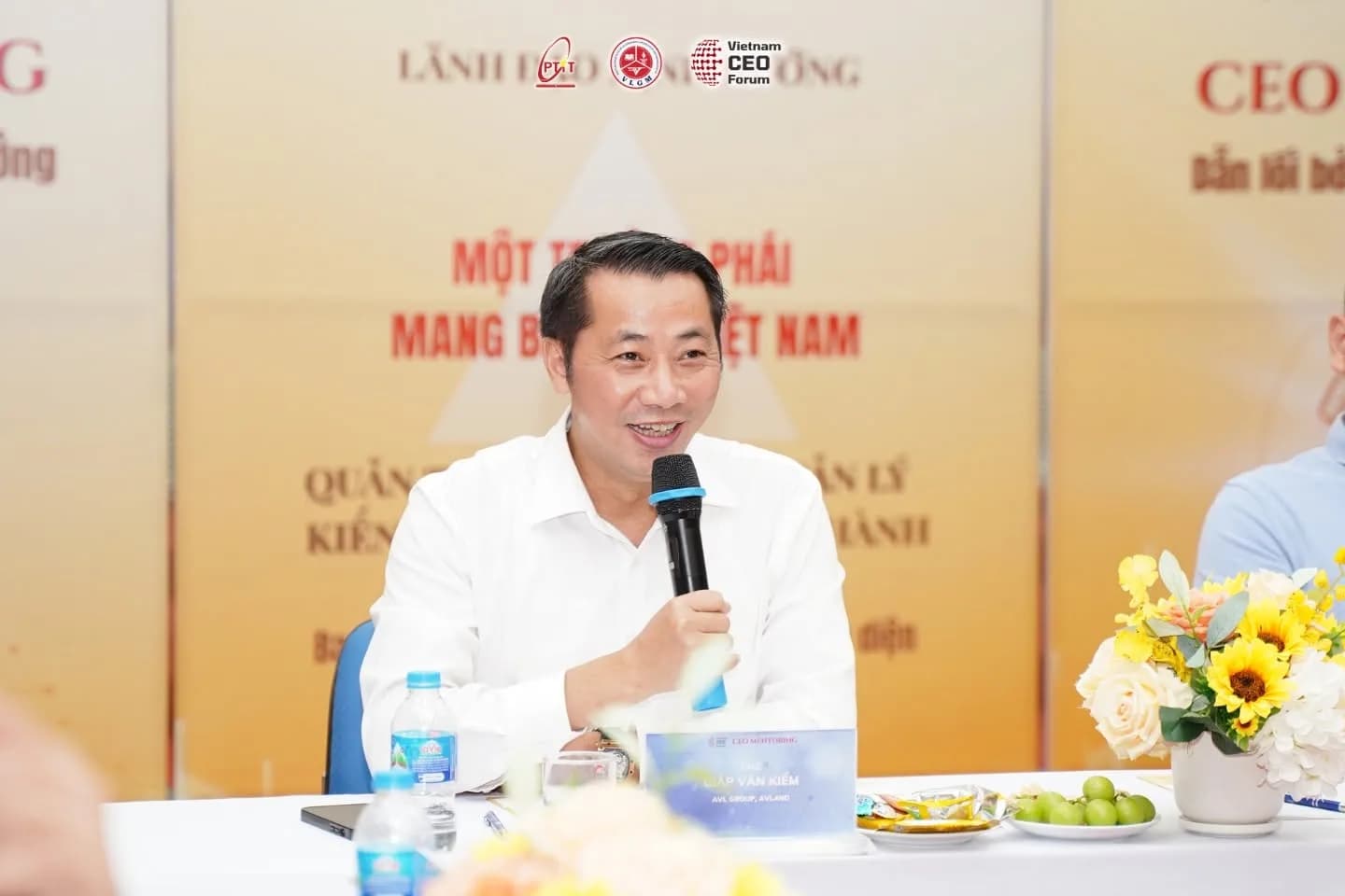 ĐÁNH GIÁ NHÂN SỰ KHÔNG CHỈ BẰNG KẾT QUẢ CÔNG VIỆC: Cấp càng cao, thái độ càng quan trọng