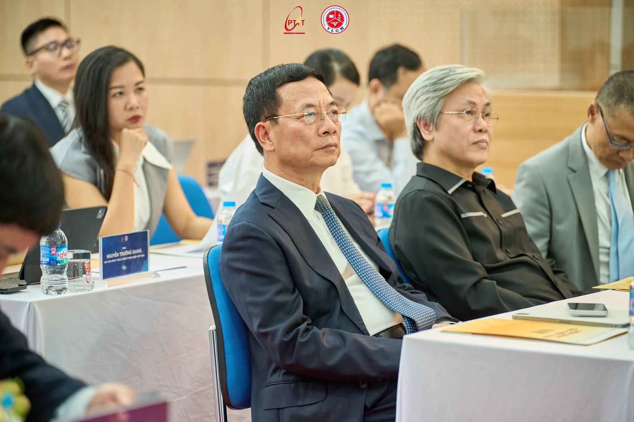 Chuyển đổi AI: Không phải thêm AI vào doanh nghiệp, mà thiết kế lại doanh nghiệp